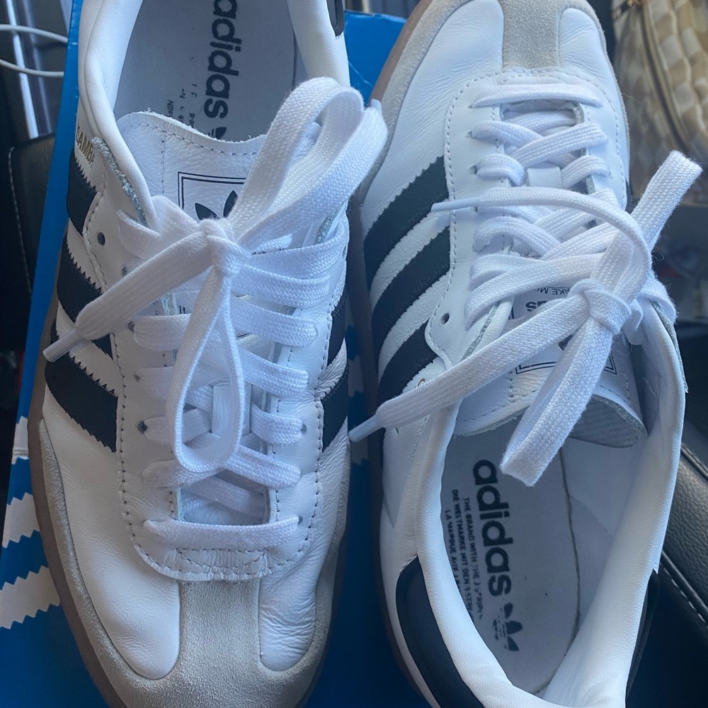 Adidas Sambaes women’s 8 1/2